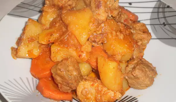 Свинско с картофи и моркови в тенджера