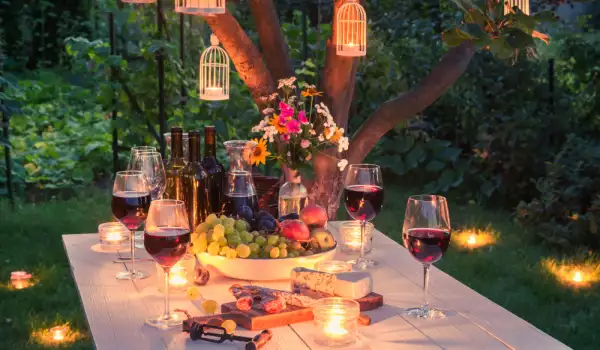 Как да подредим масата елегантно за гости?