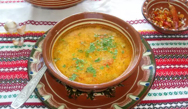 Застроена телешка супа с картофи и чушки