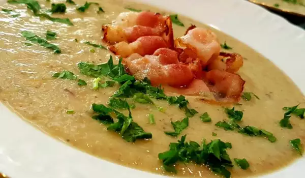 Крем супа с тиквички, карфиол и гъби