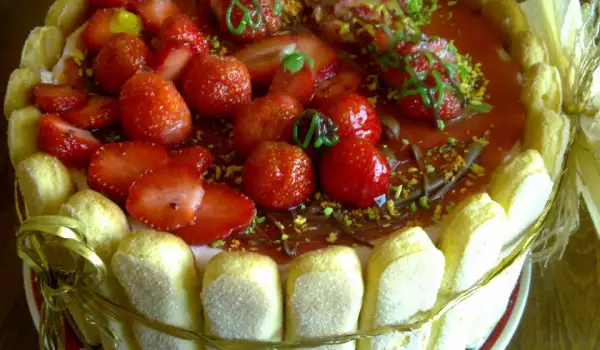 Бишкотена торта с ягоди и маскарпоне