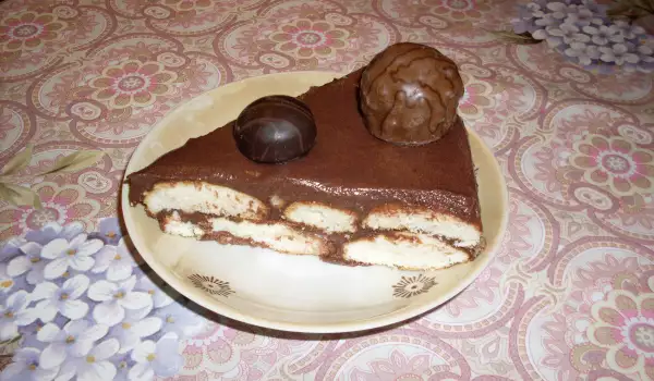 Бърза шоколадова торта с бишкоти