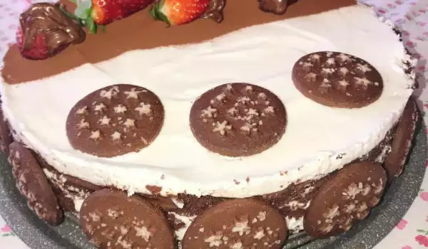 Бисквитена торта с ягоди и течен шоколад