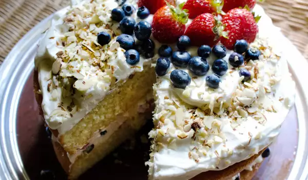 Лека торта с извара и плодове