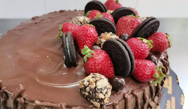 Торта с шоколадов мус и ягоди