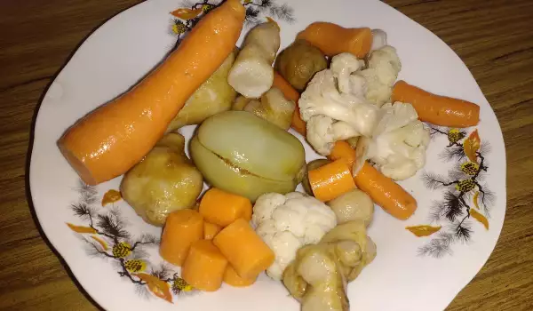 Шарена туршия с гулия, карфиол и моркови