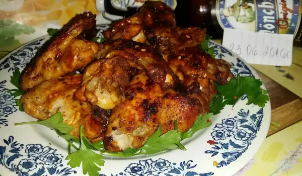 Пилешки крилца с мед и бира