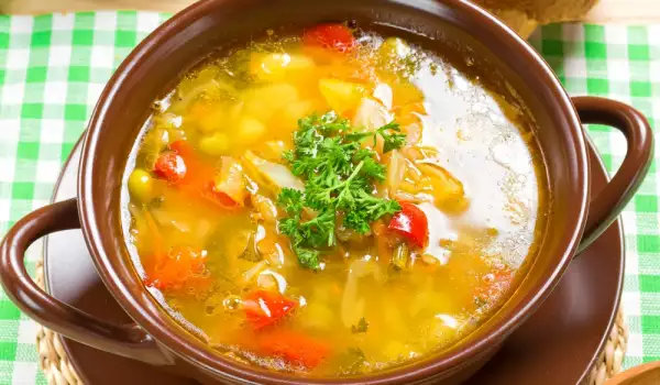 Лятна супа с градински зеленчуци