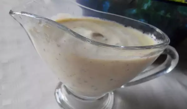 Йогурт дресинг за картофи и тиквички