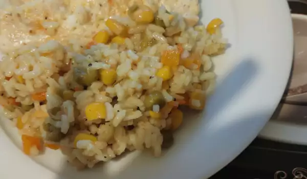 Задушен ориз на тиган