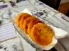 Кръгли пържени филии с шоколадов пълнеж