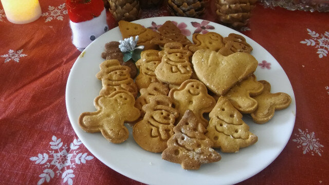 Коледни бисквити с лимец