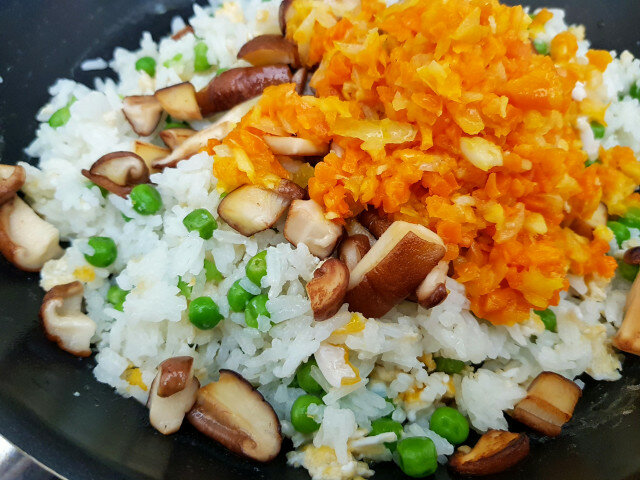 Гъби шийтаке с ориз по китайски